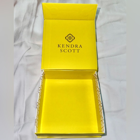 Kendra Scott Handbags - Kendra Scott Gift Bags and Box